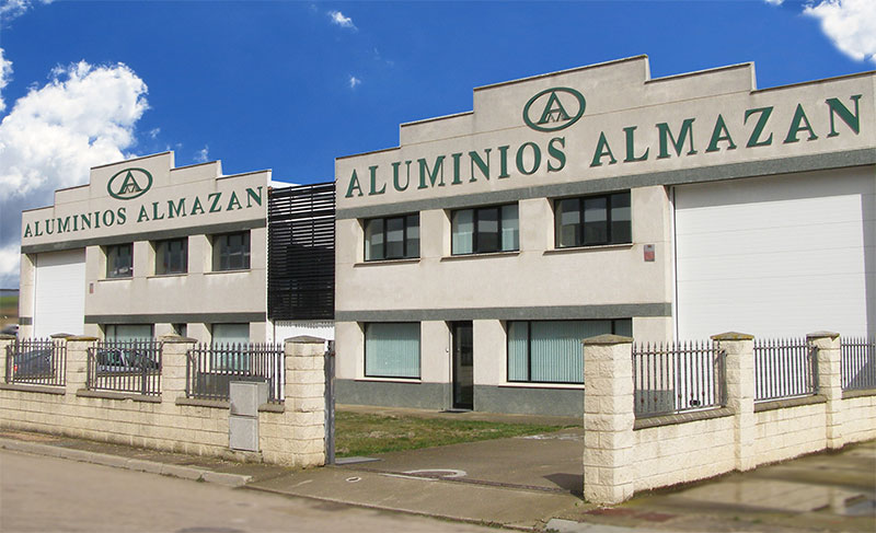 Fachada Aluminios Almazán